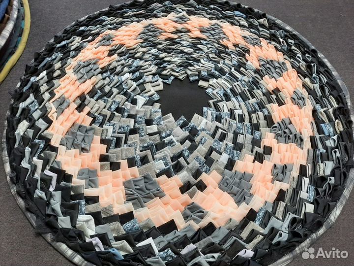 Коврик ручной работы