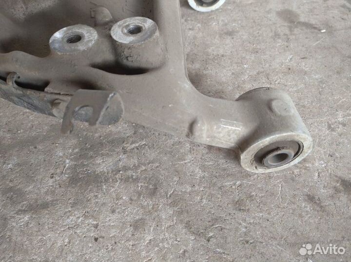 Рычаг подвески верхний задний левый Nissan Teana