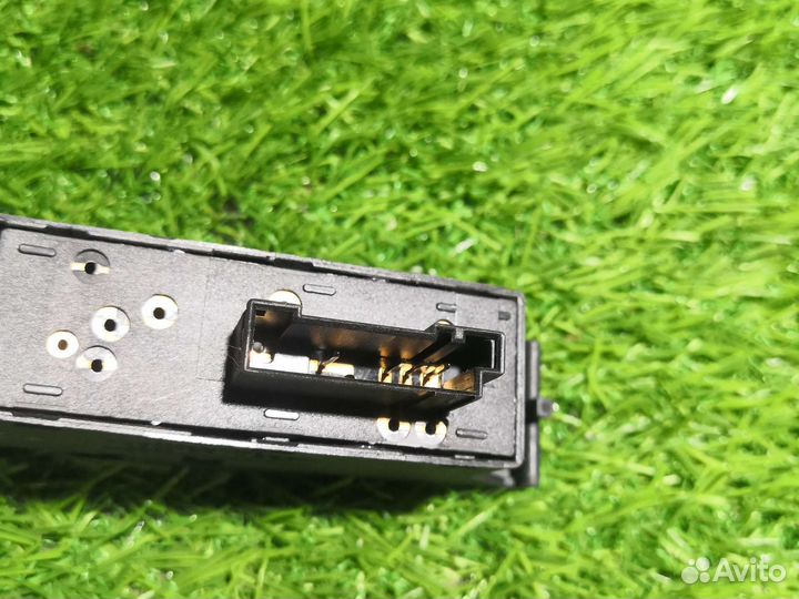 Кнопка стеклоподъемника правая BMW 3 e46