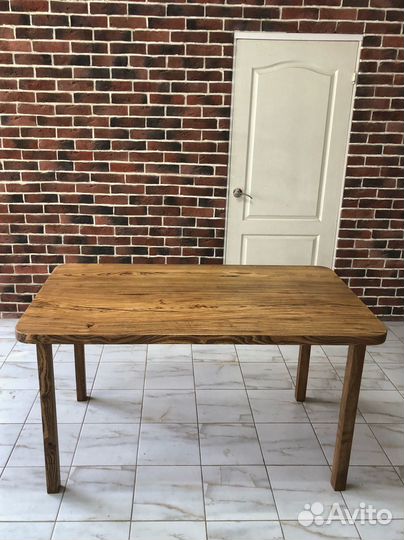 Обеденный стол из массива дерева