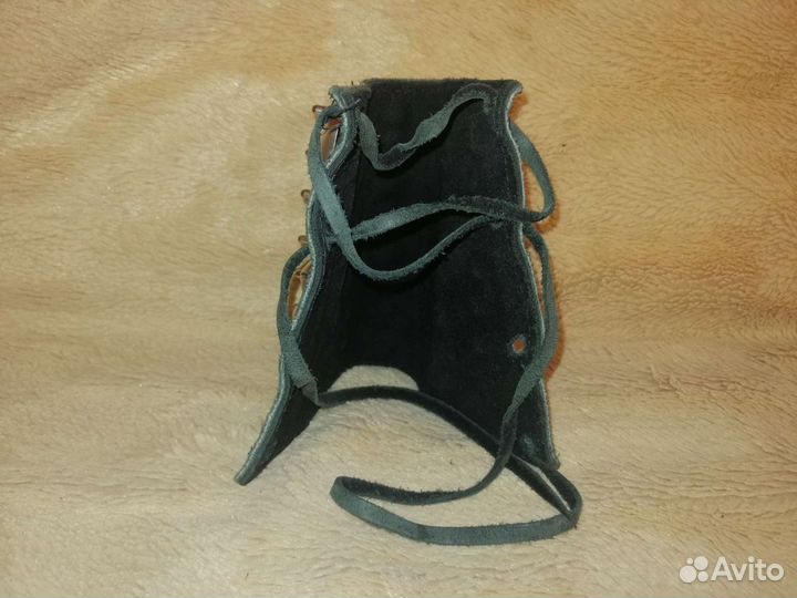 Наруч кожаный с шипами кепками заклепками