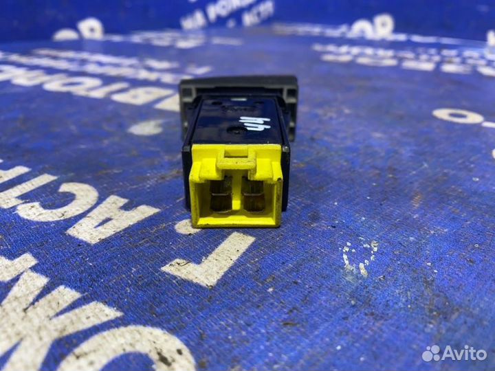 Кнопка обогрева заднего стекла Kia Shuma 2 лифтбэк