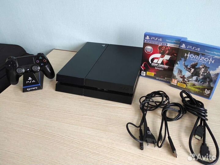 Sony PS4 500 Гб + игры на дисках