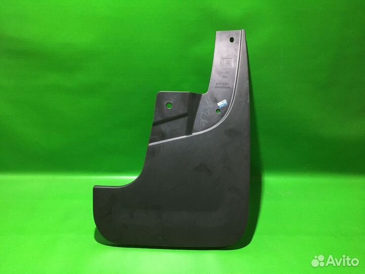 Брызговик перед прав Chevrolet Trail Blazer 2013+