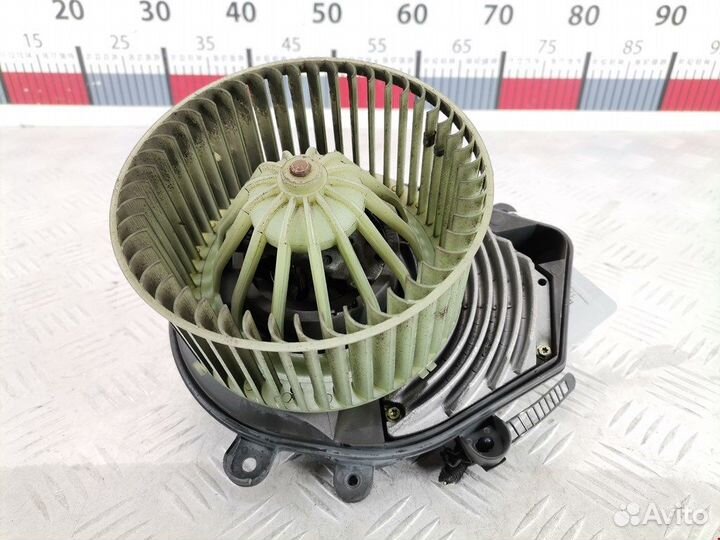 Моторчик печки для Volkswagen Passat 5 8D1820021B