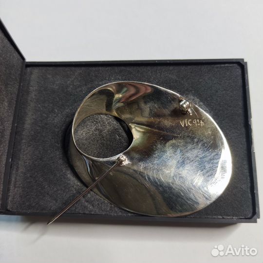 Дизайнерская брошь