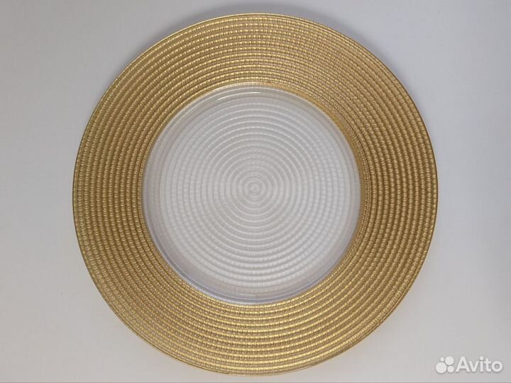 Шесть тарелок подстановочных 
