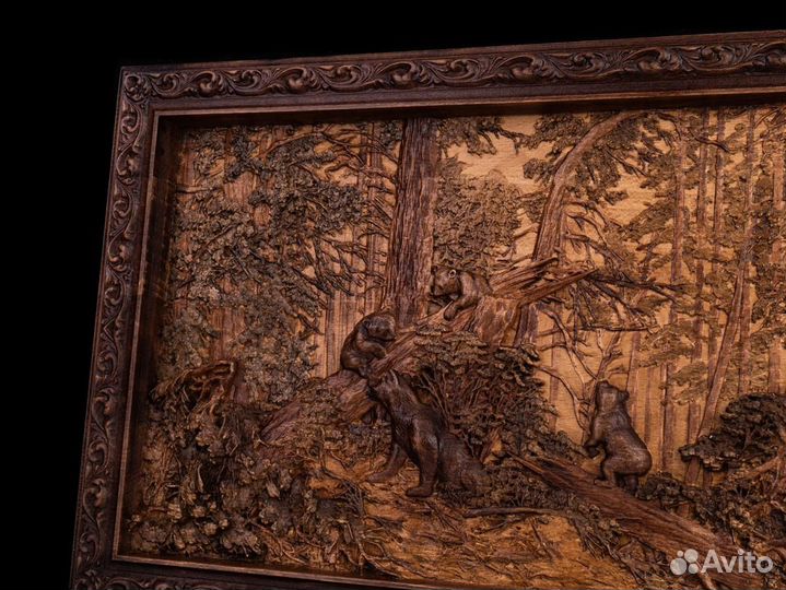 Резная картина Мишки в лесу из дерева премиум