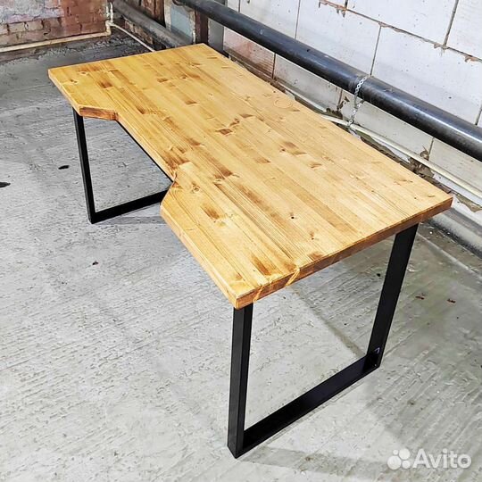 Компьютерный стол в стиле лофт