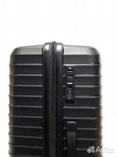 Чемодан из полипропилена черный
