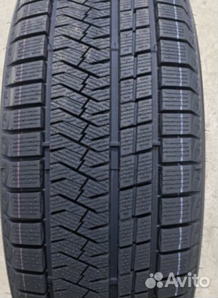 Triangle PL02 255/35 R20