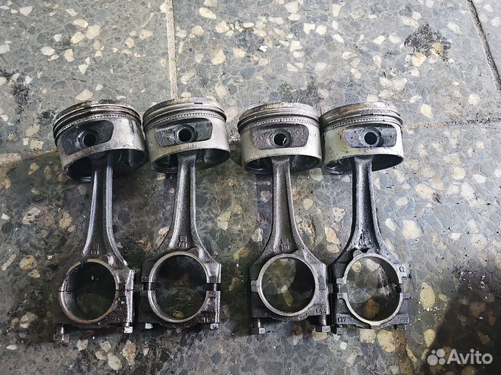 Поршень с шатуном Opel Vectra A C18NZ