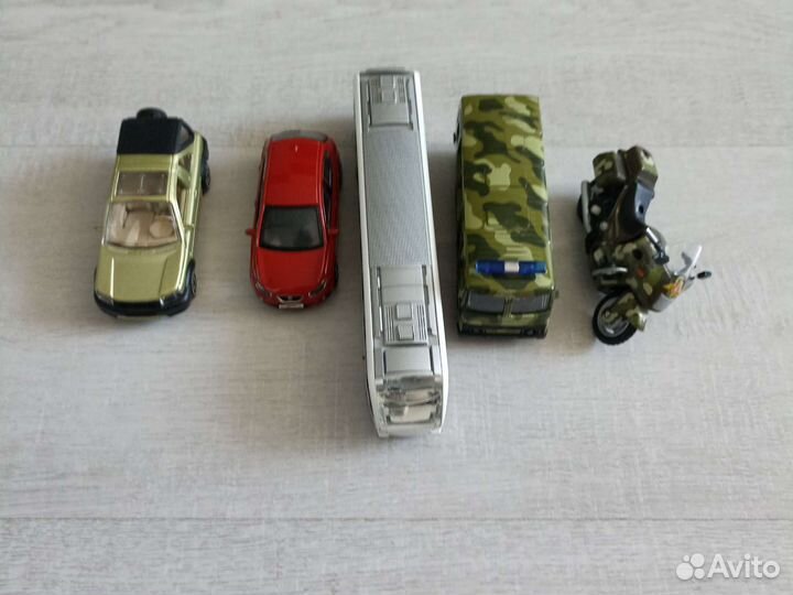Машинки игрушечные