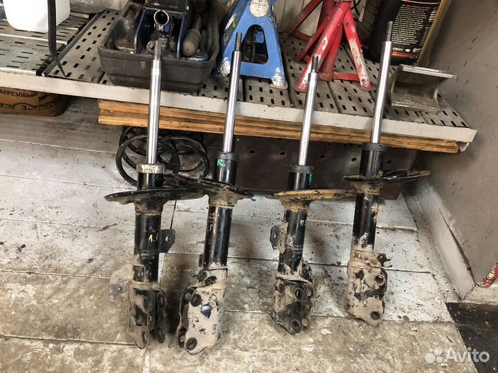 Стойки (амортизаторы)