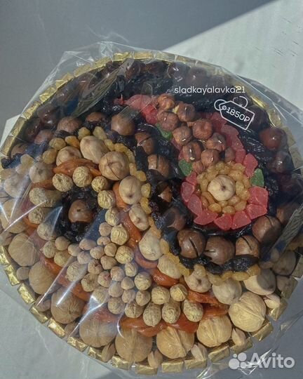 Съедобные букеты из орехов и сухофруктов