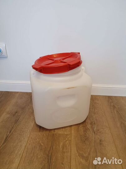 Бак для воды пластиковый 20 литров