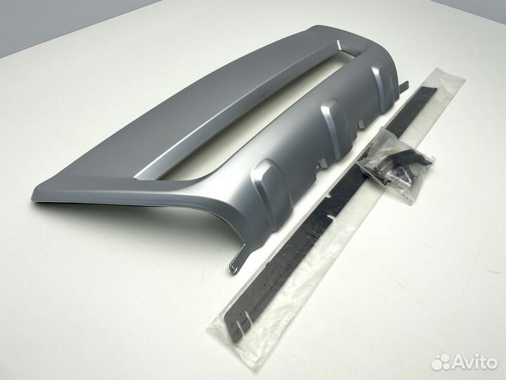 Накладка на передний бампер Volvo XC60 серебристая