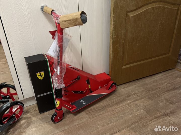 Самокат детский и доя взрослый ferrari