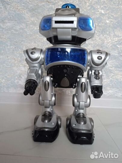 Робот итерактивная игрушка