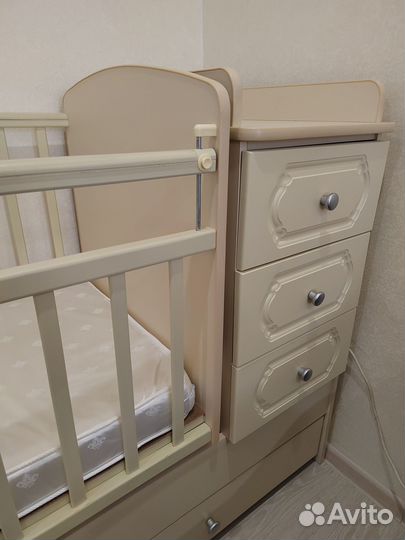 Детская кроватка трансформер с маятником