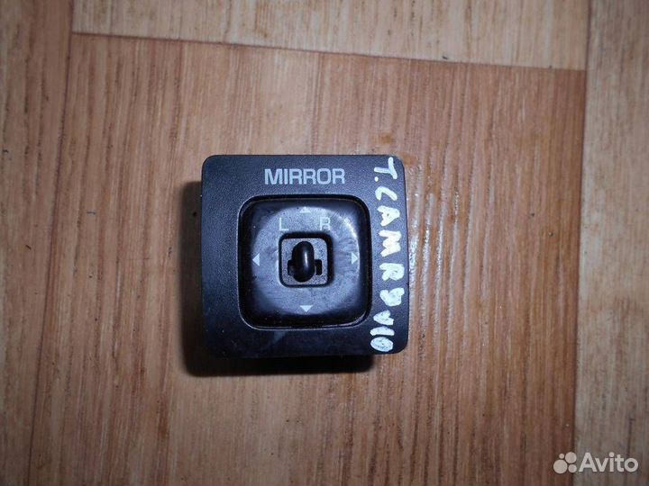 Кнопка регулировки зеркала Toyota Camry V10 1991