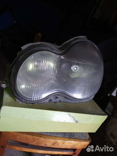 Фары мерседес с 240 кузов 203 правая и левая