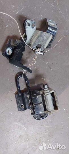 Петля двери на Volkswagen Passat B5