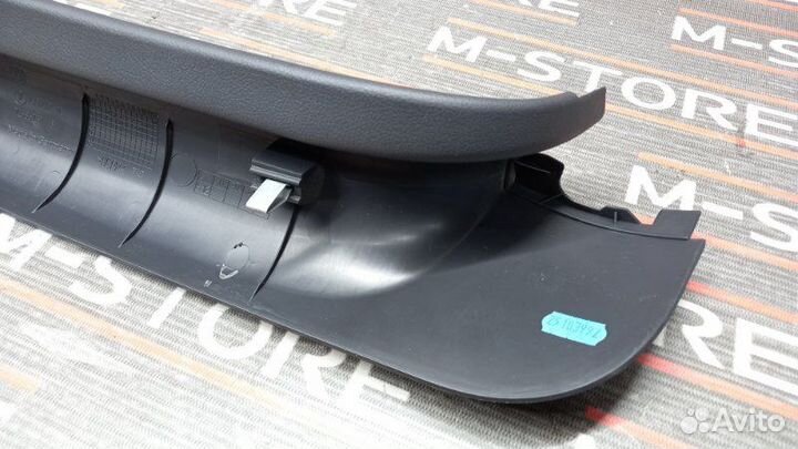 Обшивка двери багажника левая Volkswagen Touareg