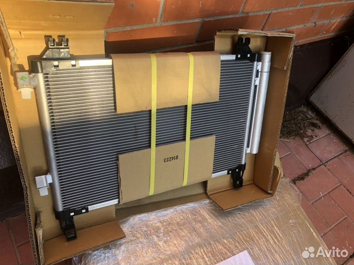 Продам радиатор кондиционера Тоета ярис