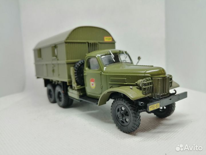 Модель зис-151 (кунг-1) «Военный»