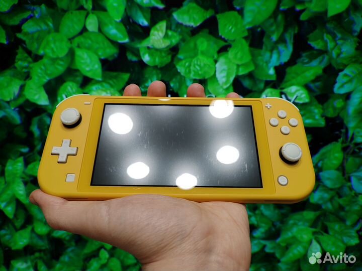 Прошитая Nintendo switch lite желтая