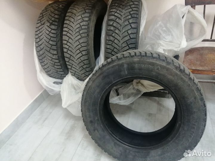 Michelin X-Ice North 4 215/65 R16