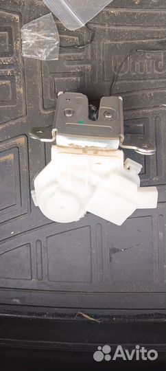 Замок багажника аутлендер 3