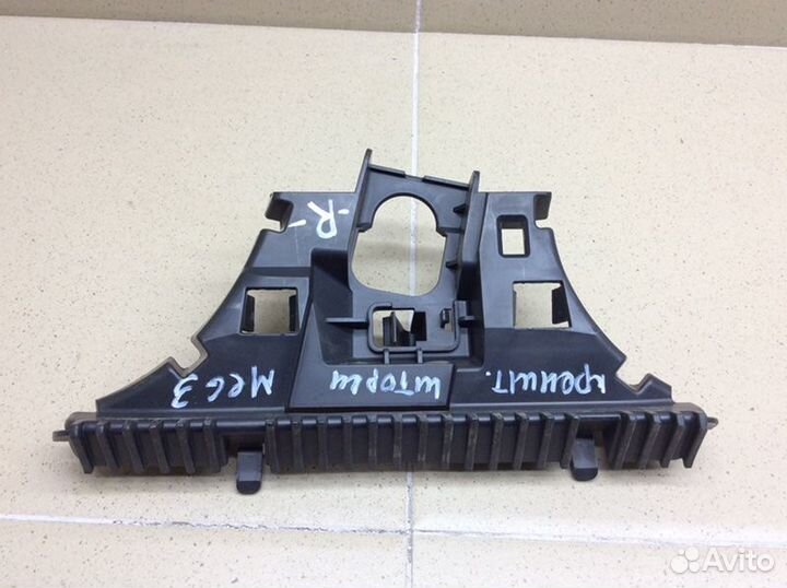 Кронштейн (сопут. товар) правый Renault Megane 3