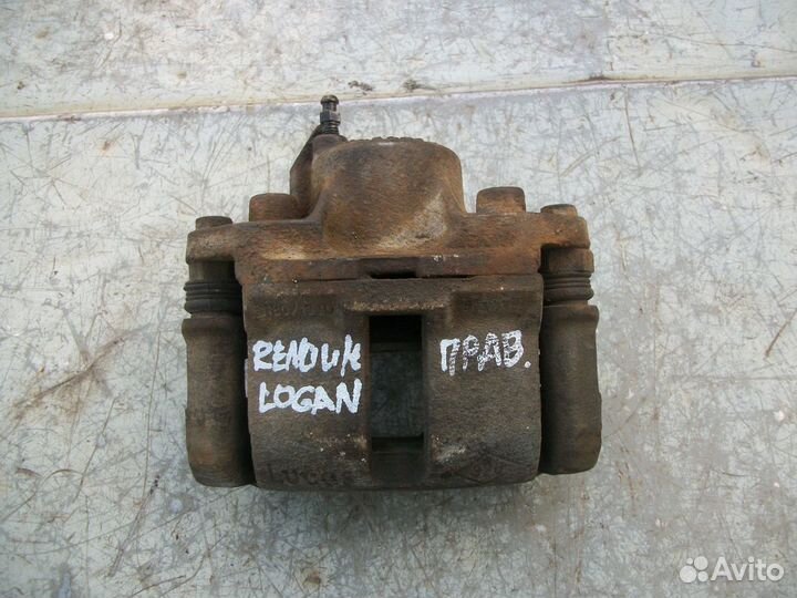 Суппорт передний правый Рено Логан Сандеро 05 14