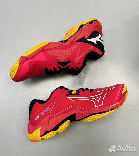 Кроссовки Mizuno Wave Lightning Z8 Red