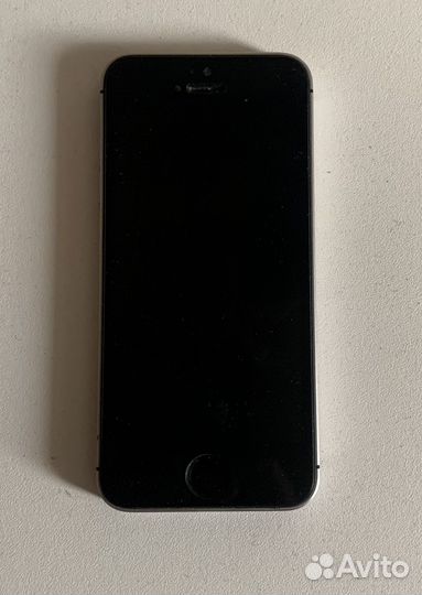 Телефон iPhone SE 2016