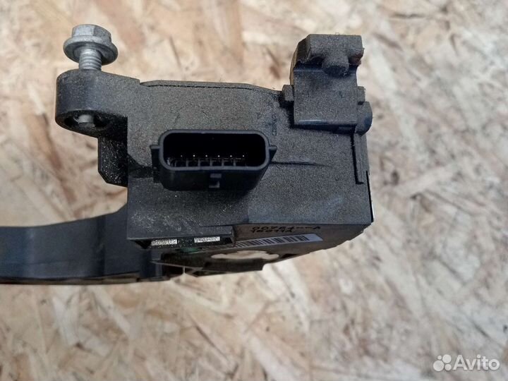 Педаль газа тормоза Renault Fluence АКПП 2.0