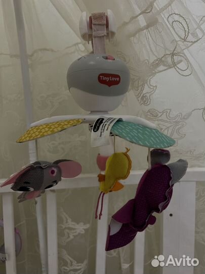 Детская кроватка с маятником