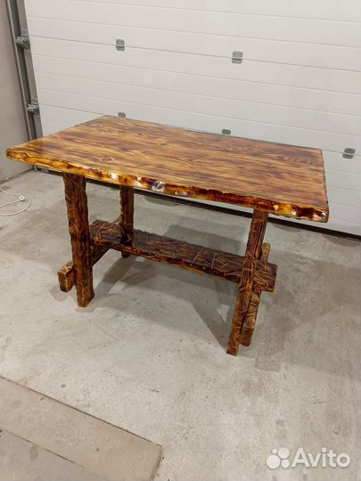 Стол из натурального дерева