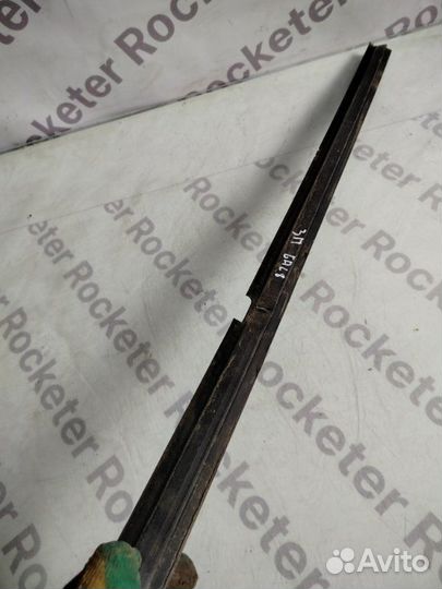 Молдинг стекла задний правый Mitsubishi Galant 8