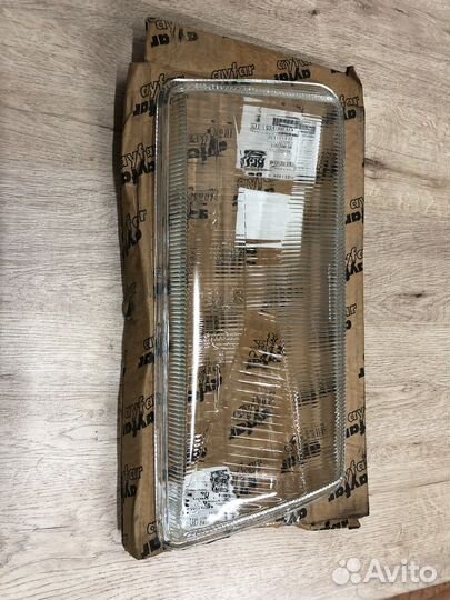 Стекло фары Audi 80 b3