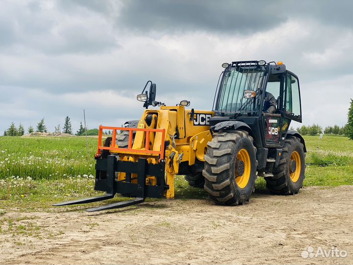 Паллетные вилы для телескопического погрузчика JCB