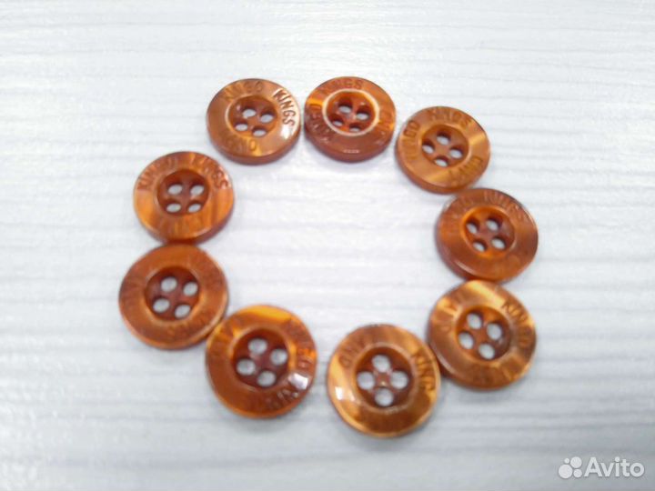 Пуговицы разные