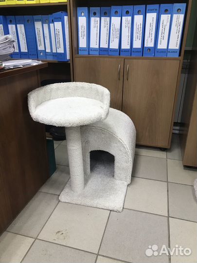 Когтеточка с домиком и лежанкой 