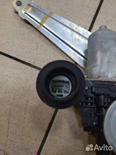 Стеклоподъемник задний левый Toyota Camry V40