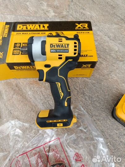 Гайковерт аккумуляторный dewalt