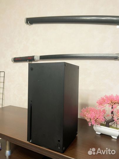 Xbox series x 1tb с геймпадом