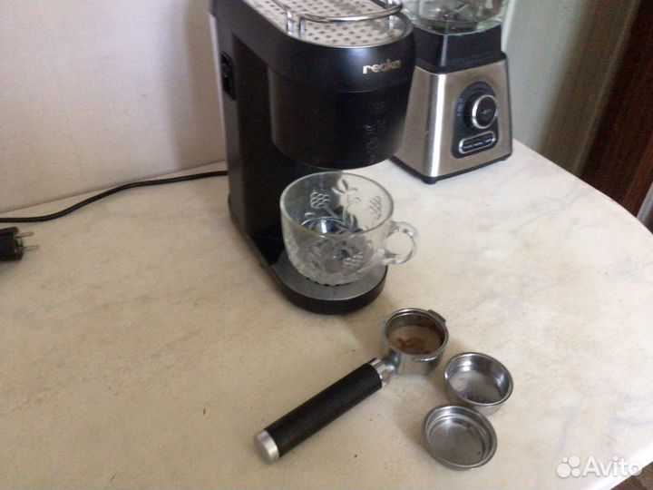 Кофеварка рожковая Reoka
