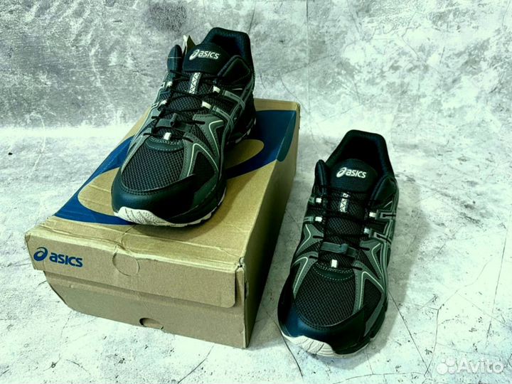 Кроссовки Asics эргономичные